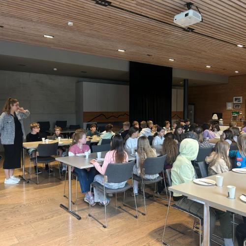 Frühstück im Pfarrsaal